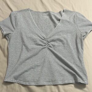 Arizona Jean Company Gray Ruched Crop T-Shirt